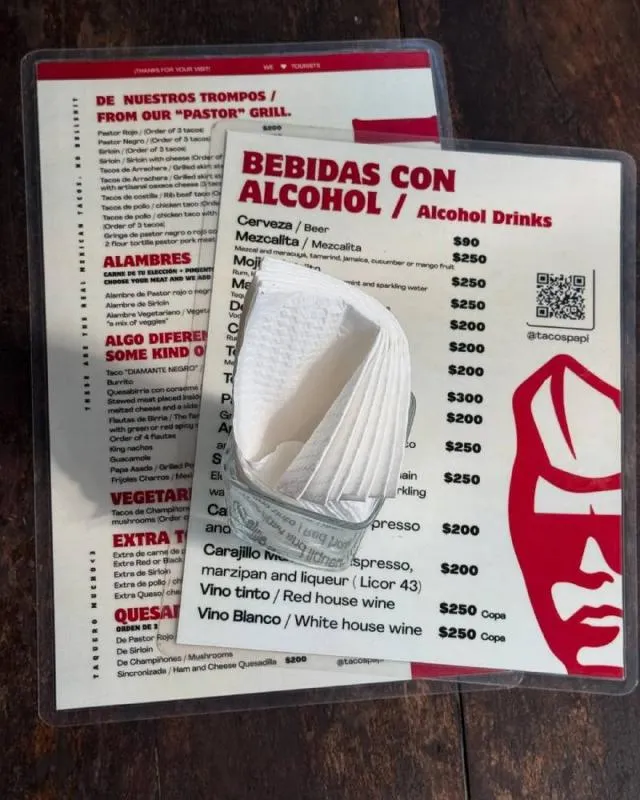 Menú del restaurante de Roberto Palazuelos. / @tacospapi_mx