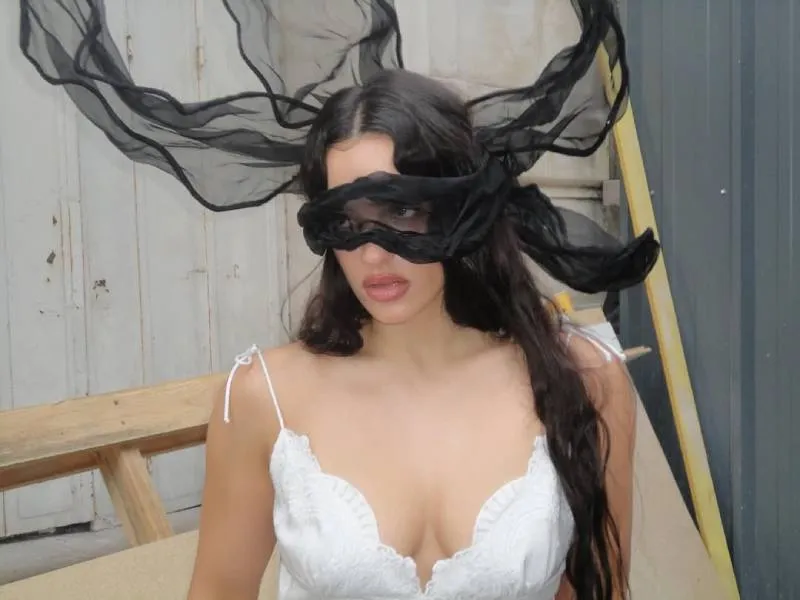 El disco LUX combina misticismo, energía y diversidad cultural en cada canción. / @rosalia.vt