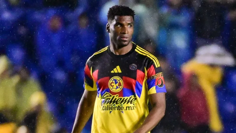 Zuñiga, delantero titular del América | IMAGO7