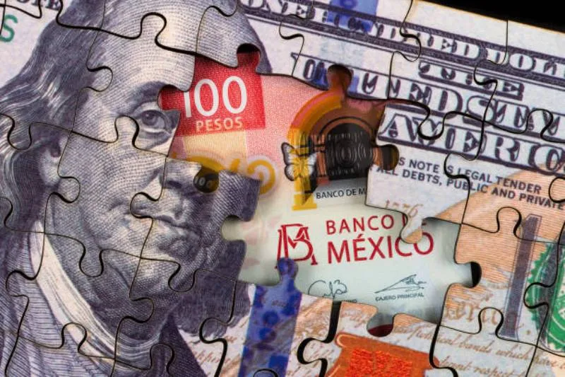 El peso mexicano le ganó unos centavos al dólar al inicio de la semana/Pixabay