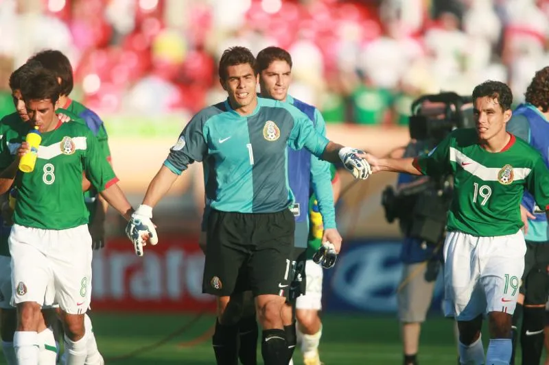 Oswaldo Sánchez y Omar 'N' tras partido de la Selección Mexicana