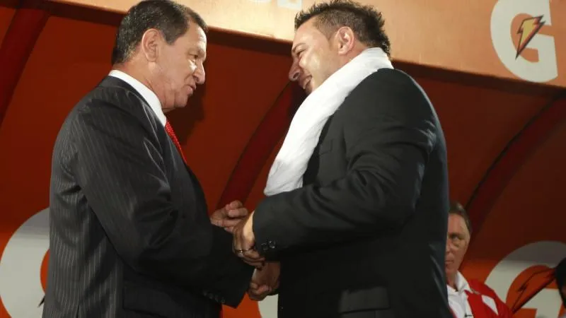 Turco junto Ojitos Meza I MEXSPORT