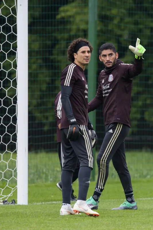 Corona tiene ligeramente la ventaja