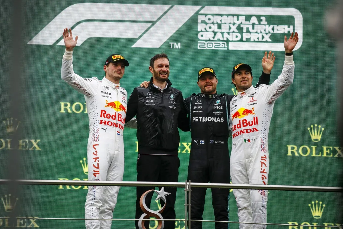 A Montoya le gustaría ver juntos a Checo y Bottas