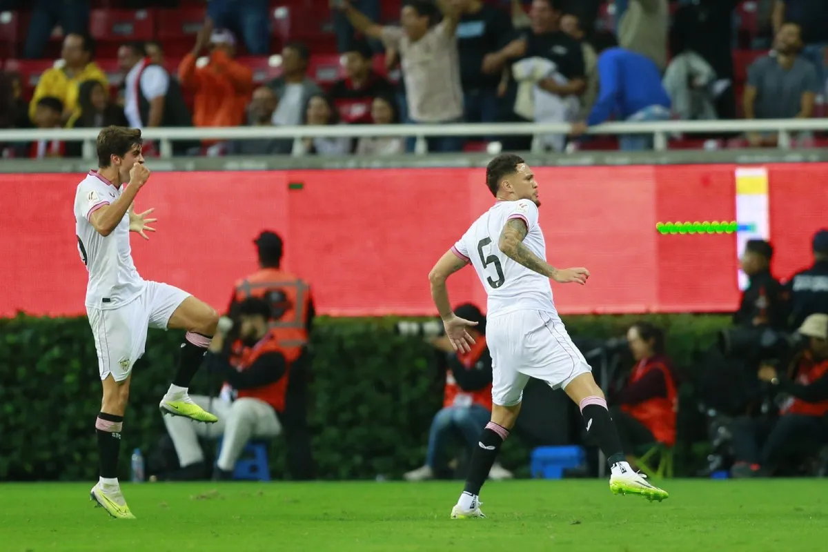 Oliver Torres y Lucas Ocampos también son jugadores que estuvieron en Sevilla con Martial