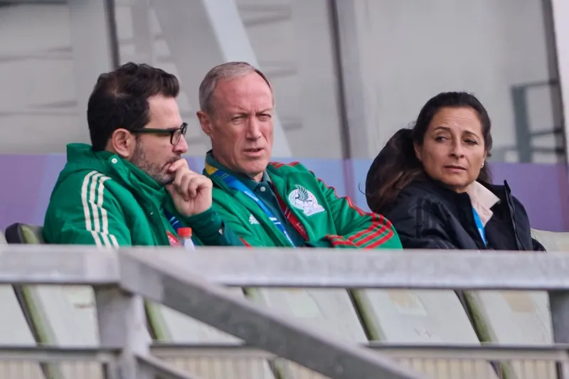 Duilio Davino, Ivar Sisniega y Andrea Rodebaugh en el palco