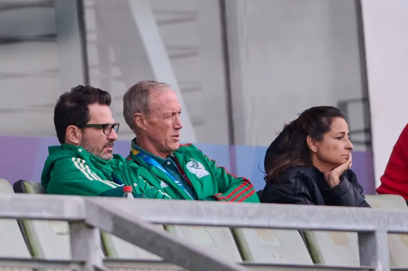 La directiva de la FMF en el palco