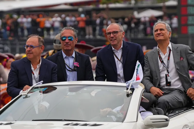 Carlos Slim Domit durante el Gran Premio de México con Stefano Domenicali