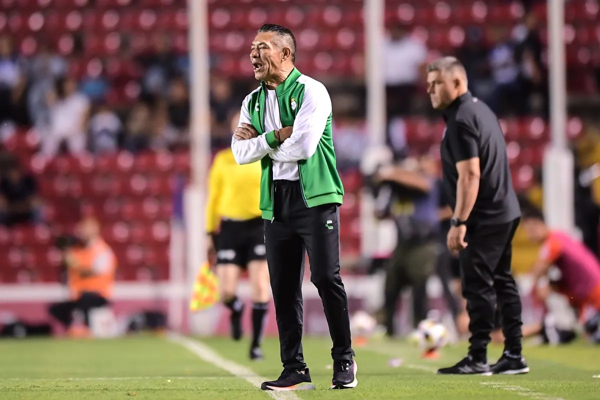 Ambriz con Santos | MEXSPORT