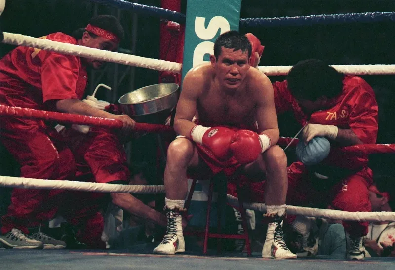 Julio César Chávez durante una pelea en su juventud