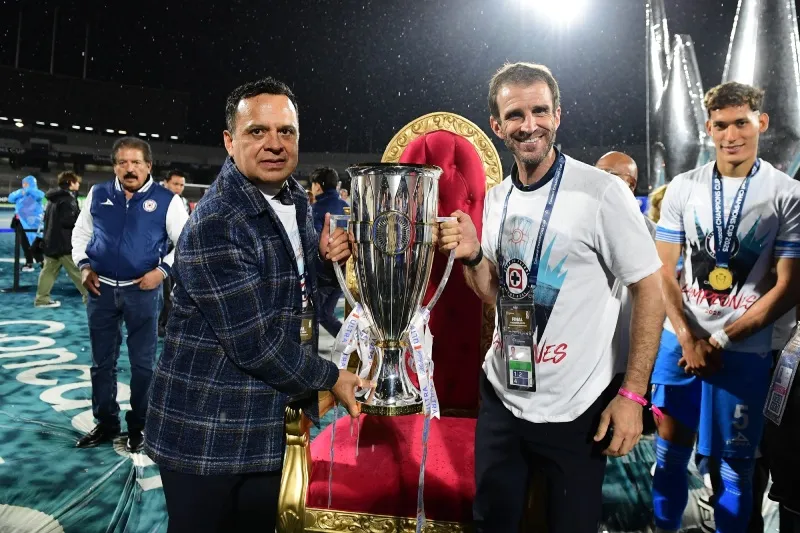 Velázquez y Alonso en la celebración de la Concachampions