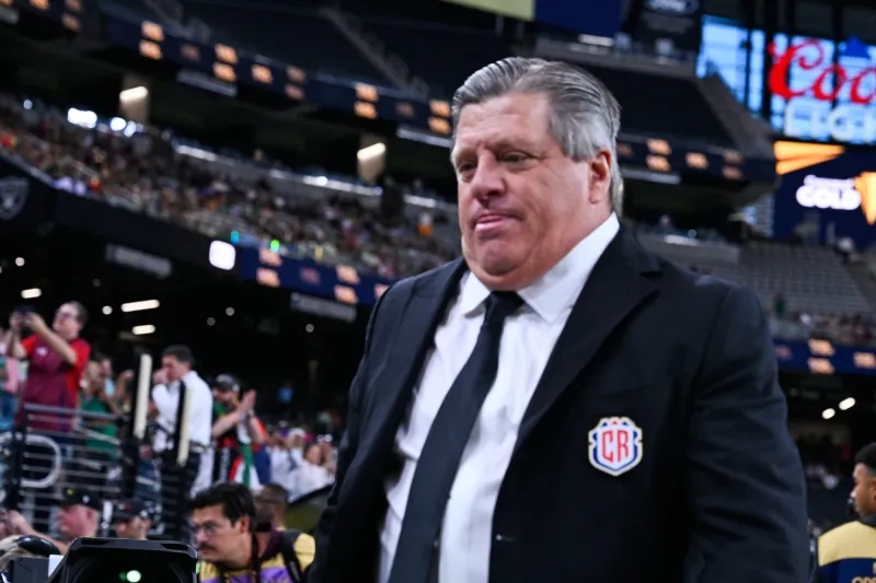 Piden su despido si no vence a Honduras