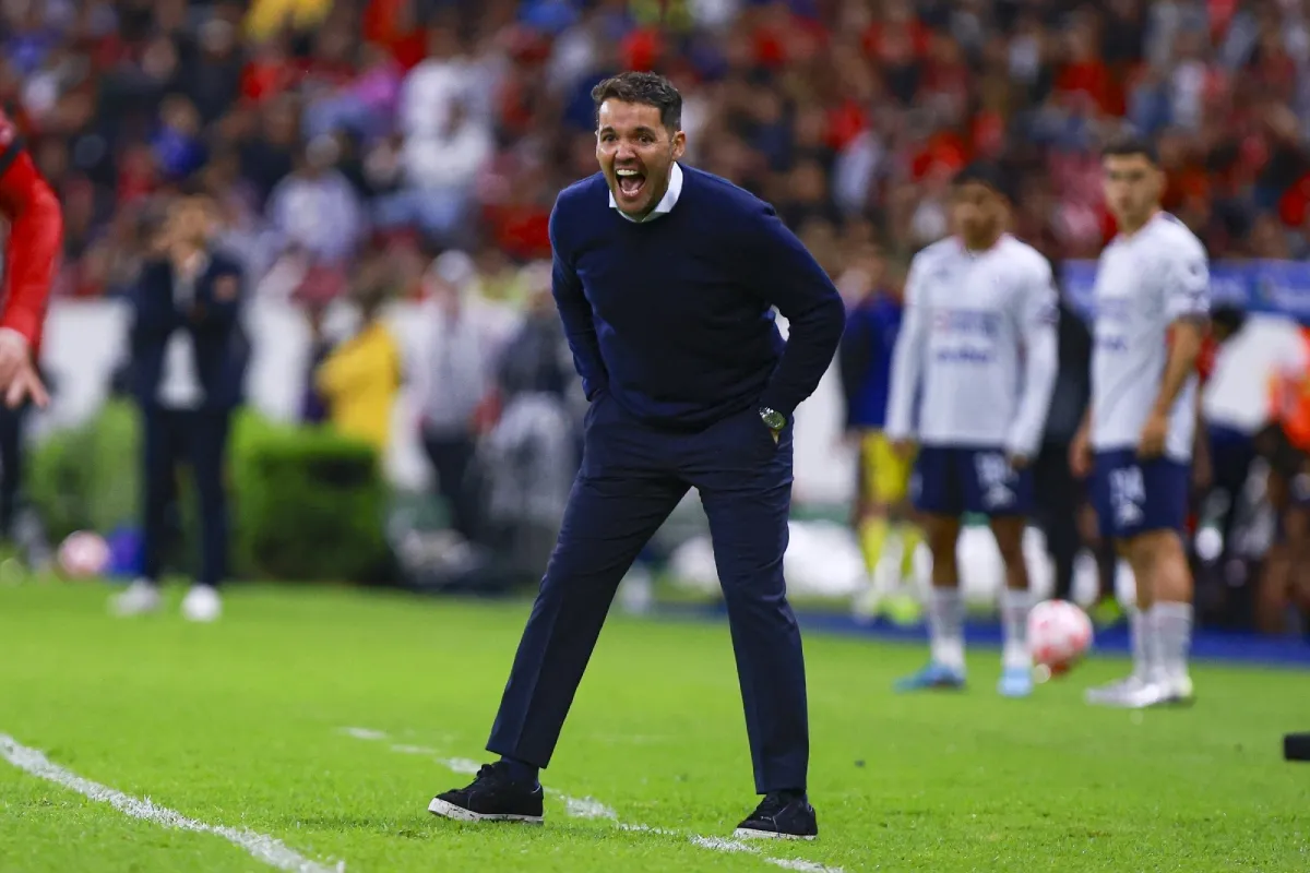 Larcamón habló sobre la situación del mercado de fichajes con la Máquina