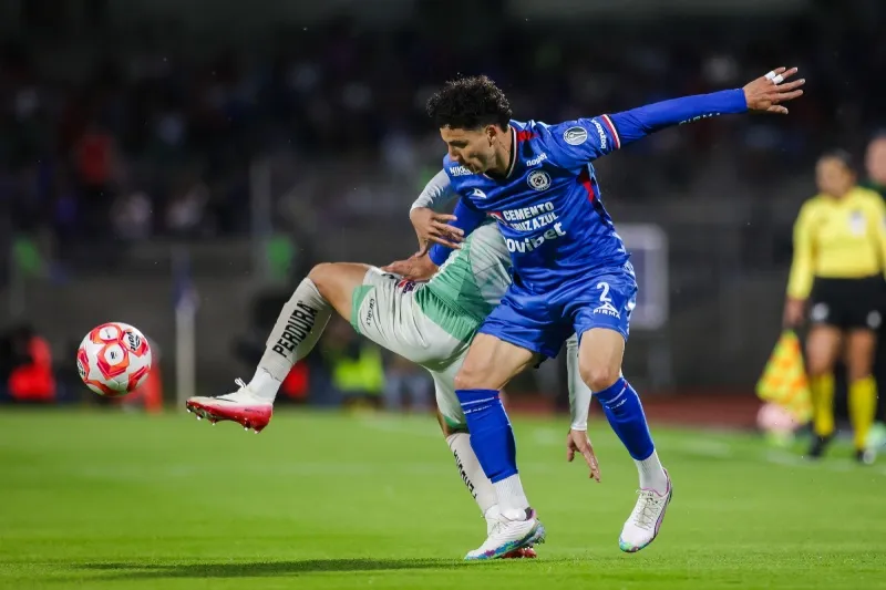 Jorge Sánchez en partido contra Santos en el Apertura 2025