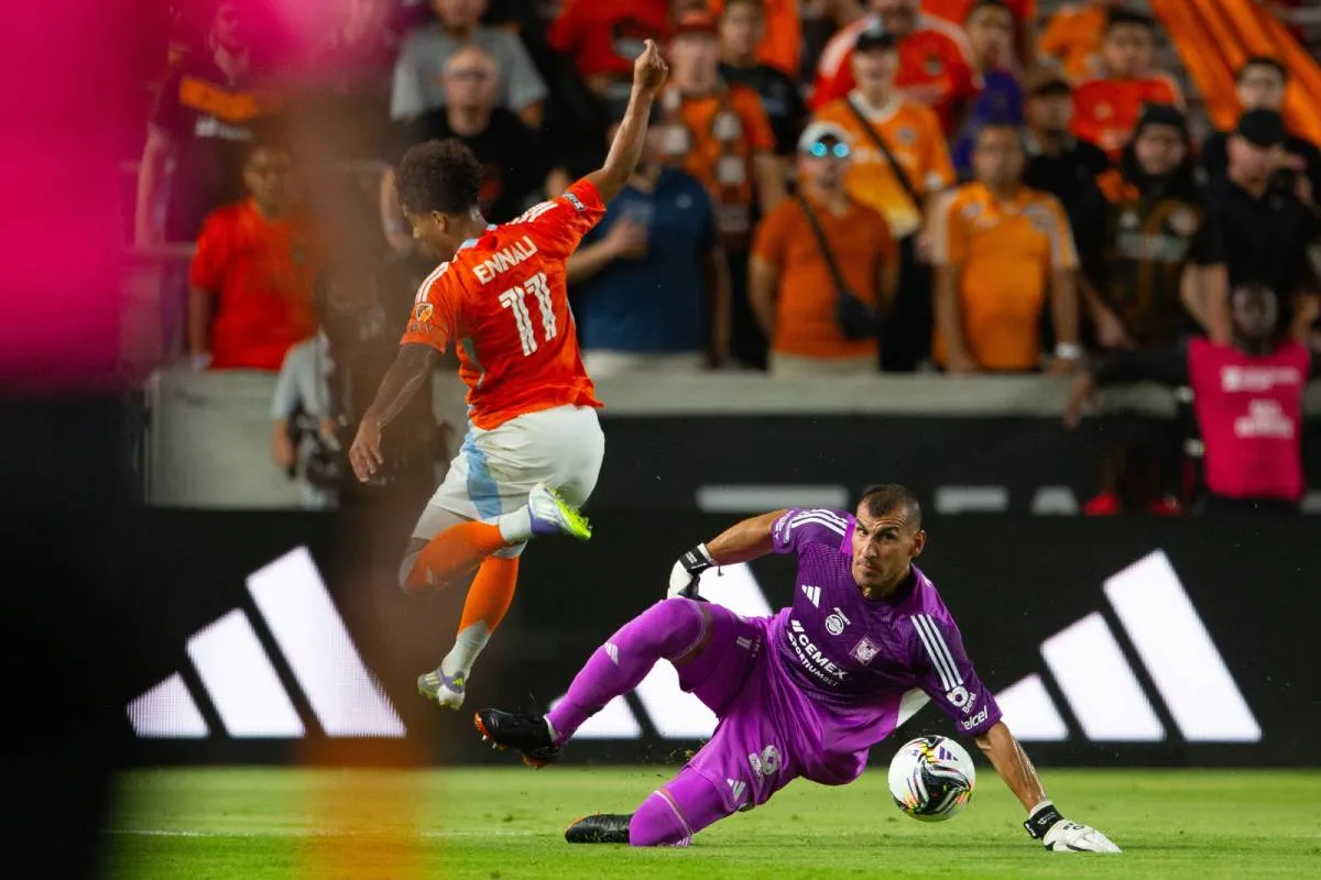 Nahuel Guzmán nuevamente se llevó los reflectores