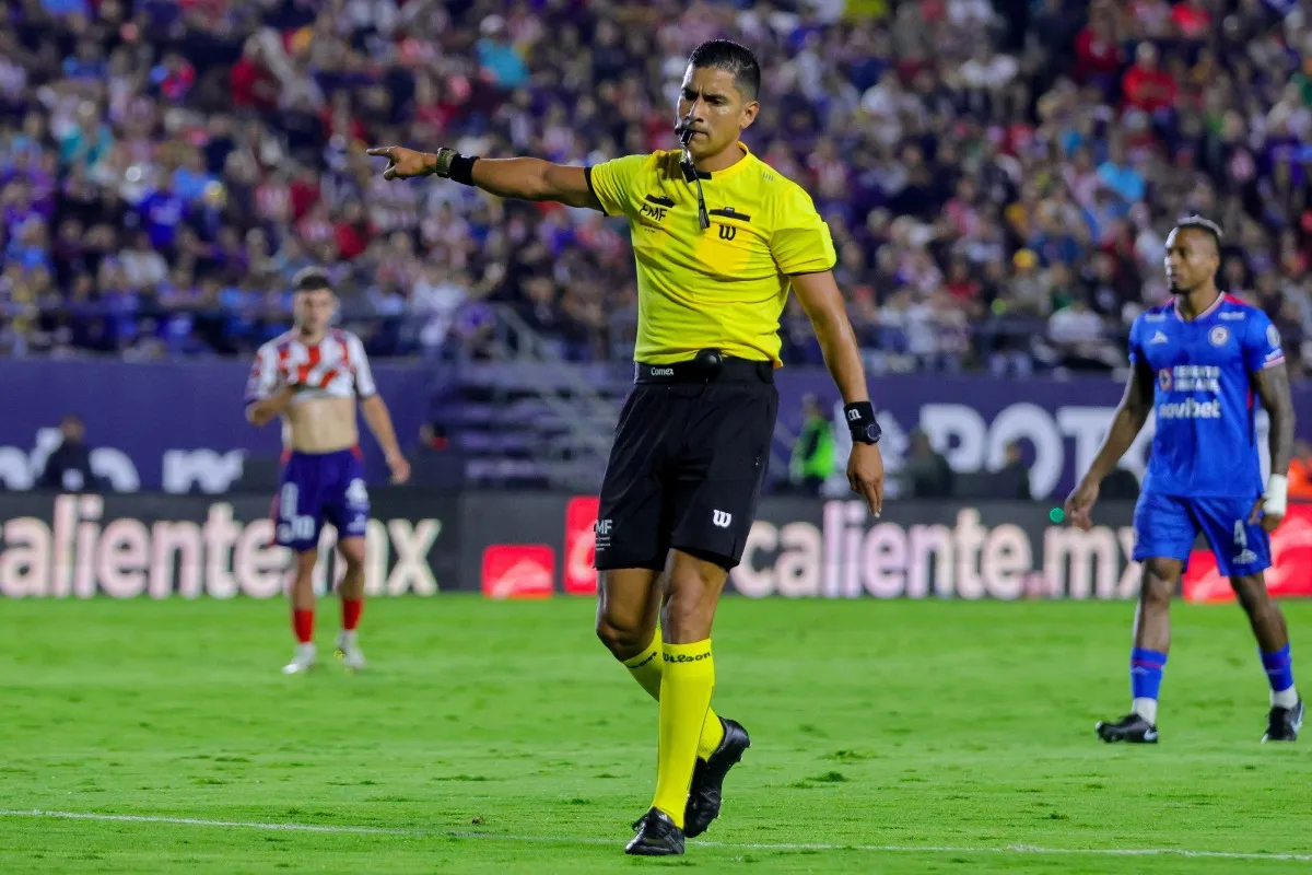 La actuación de Jassiel como central fue polémica