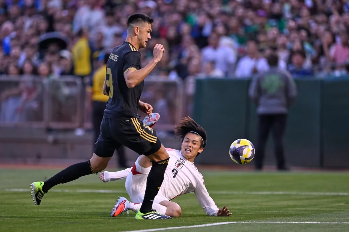 César Montes sí podrá estar ante Corea