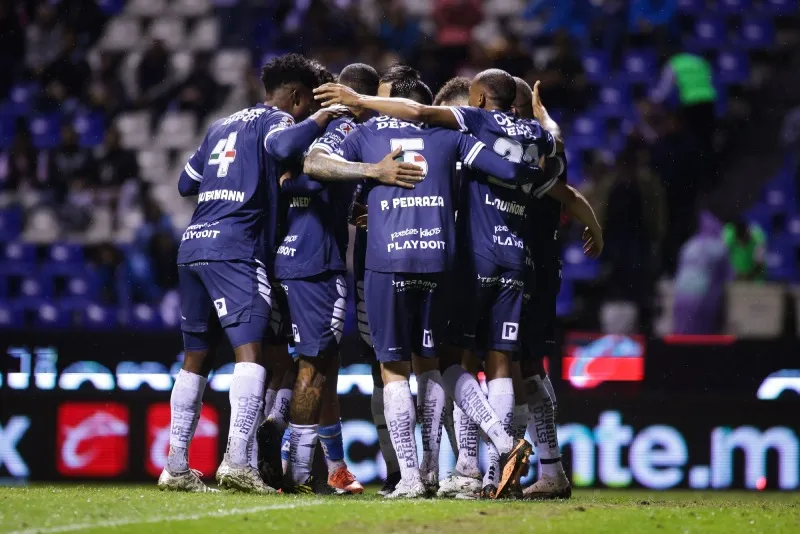 Jugadores de PAchuca en el partido contra Puebla