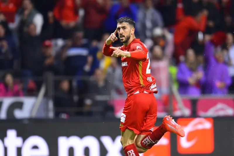 Paulinho durante el partido de Toluca contra Rayados