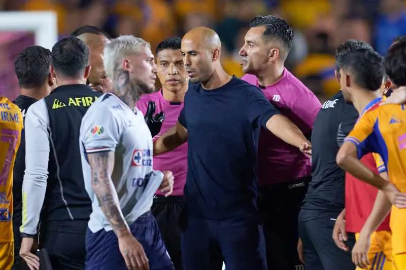 Bronca entre Tigres y Cruz Azul | MEXSPORT