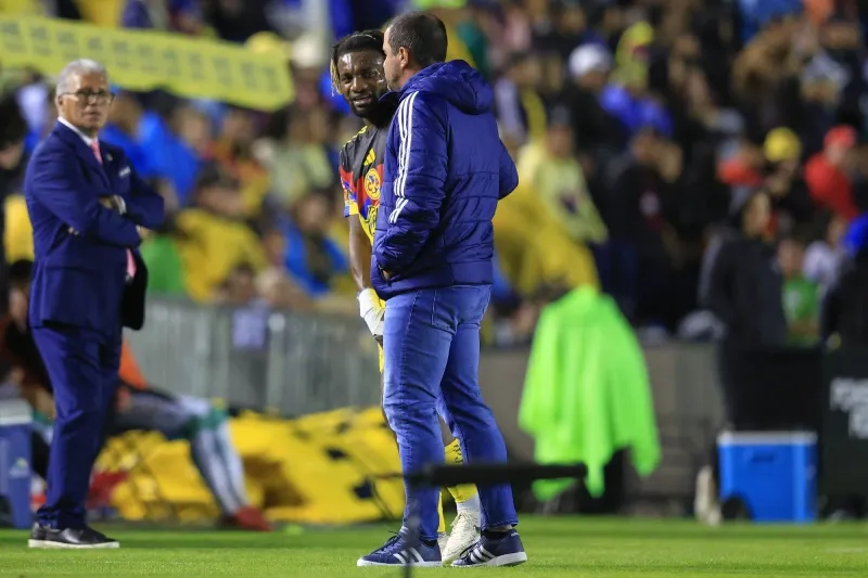 Maximin y Jardine en un partido de América