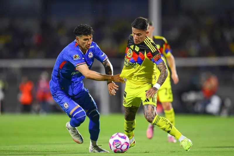 Jorge Sánchez en el Clásico Joven contra América