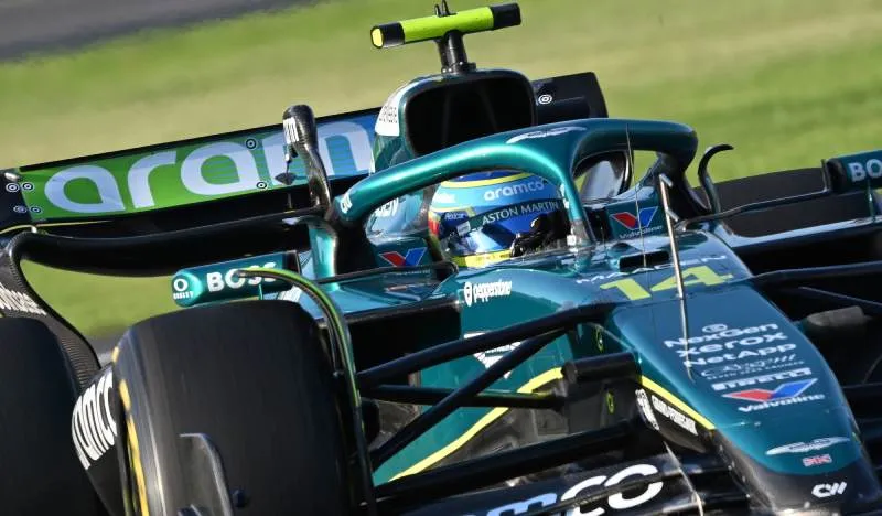 El Nano, a bordo de su Aston Martin | MEXSPORT