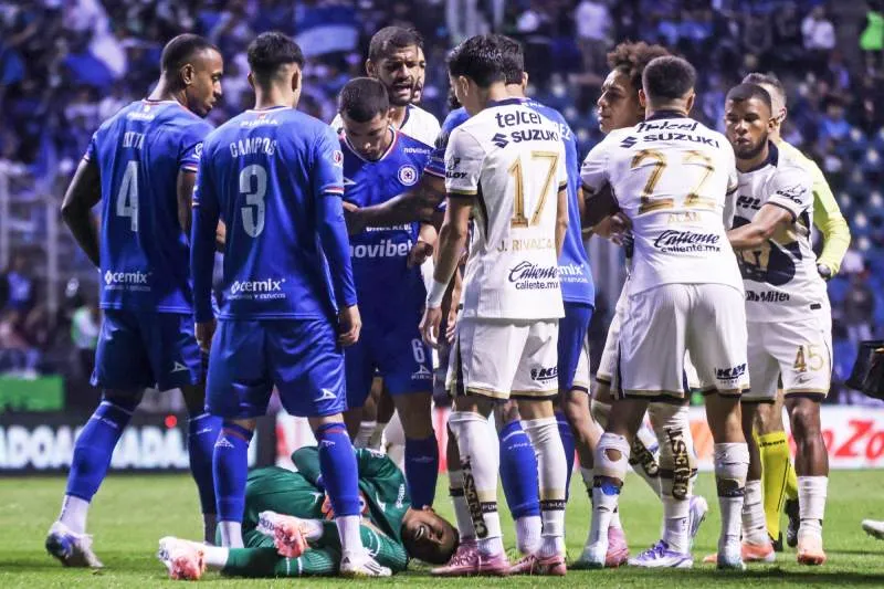 Carrasquilla, en el centro de la pelea | MEXSPORT