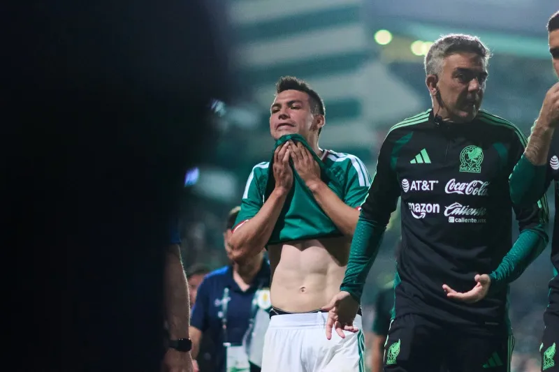 Lozano salió con molestias físicas