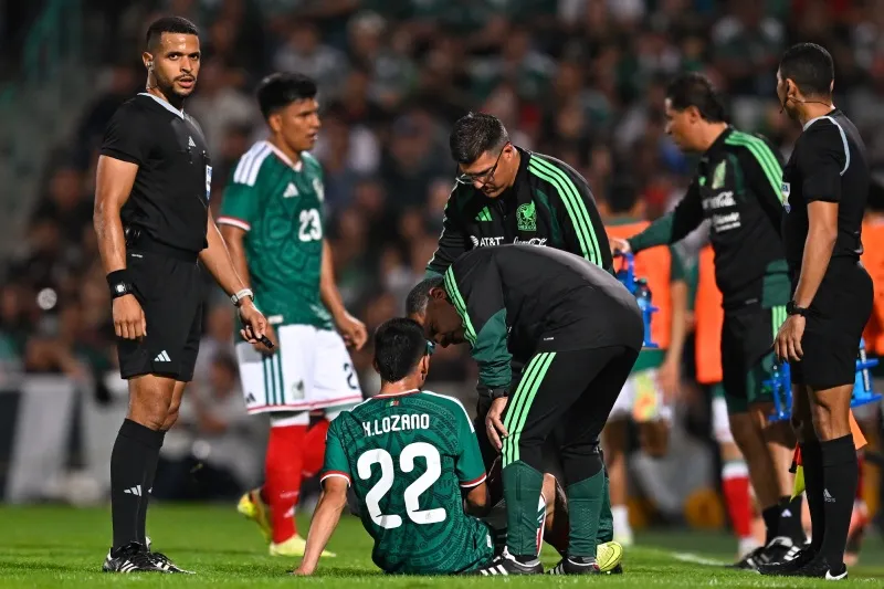 Chucky salió de cambio por molestias musculares