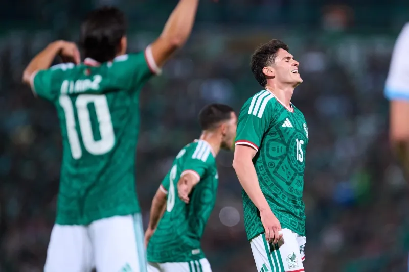 Israel Reyes en lamento en el juego ante Uruguay