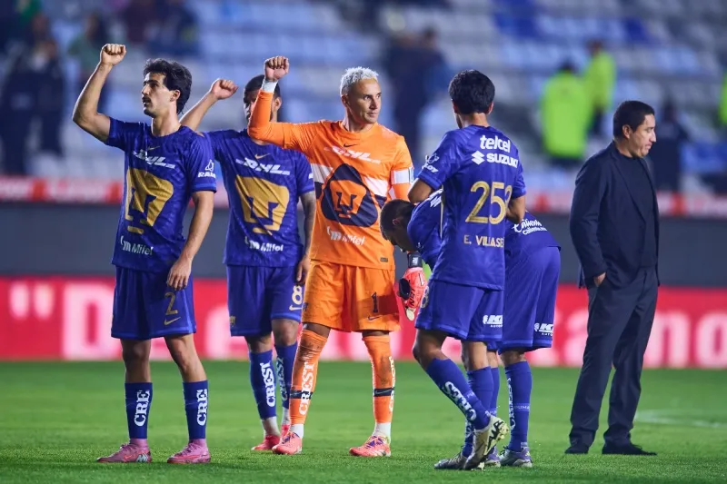 Jugadores de Pumas tras la derrota contra Pachuca