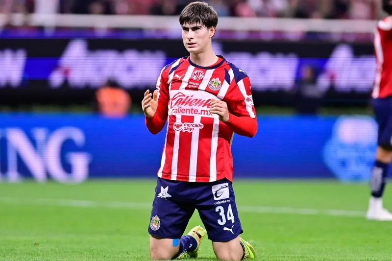 González en partido con Chivas