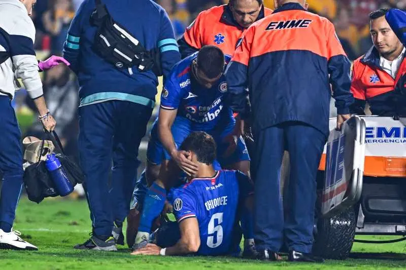 Lira consuela a Chiquete | MEXSPORT