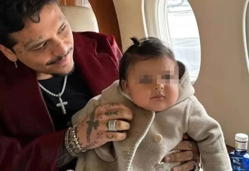 Nodal y su hija Inti. / IG: @nodal