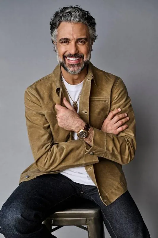 El actor mexicano interpretará a la temida directora de la escuela Crunchem Hall en el montaje teatral. / FB: Jaime Camil