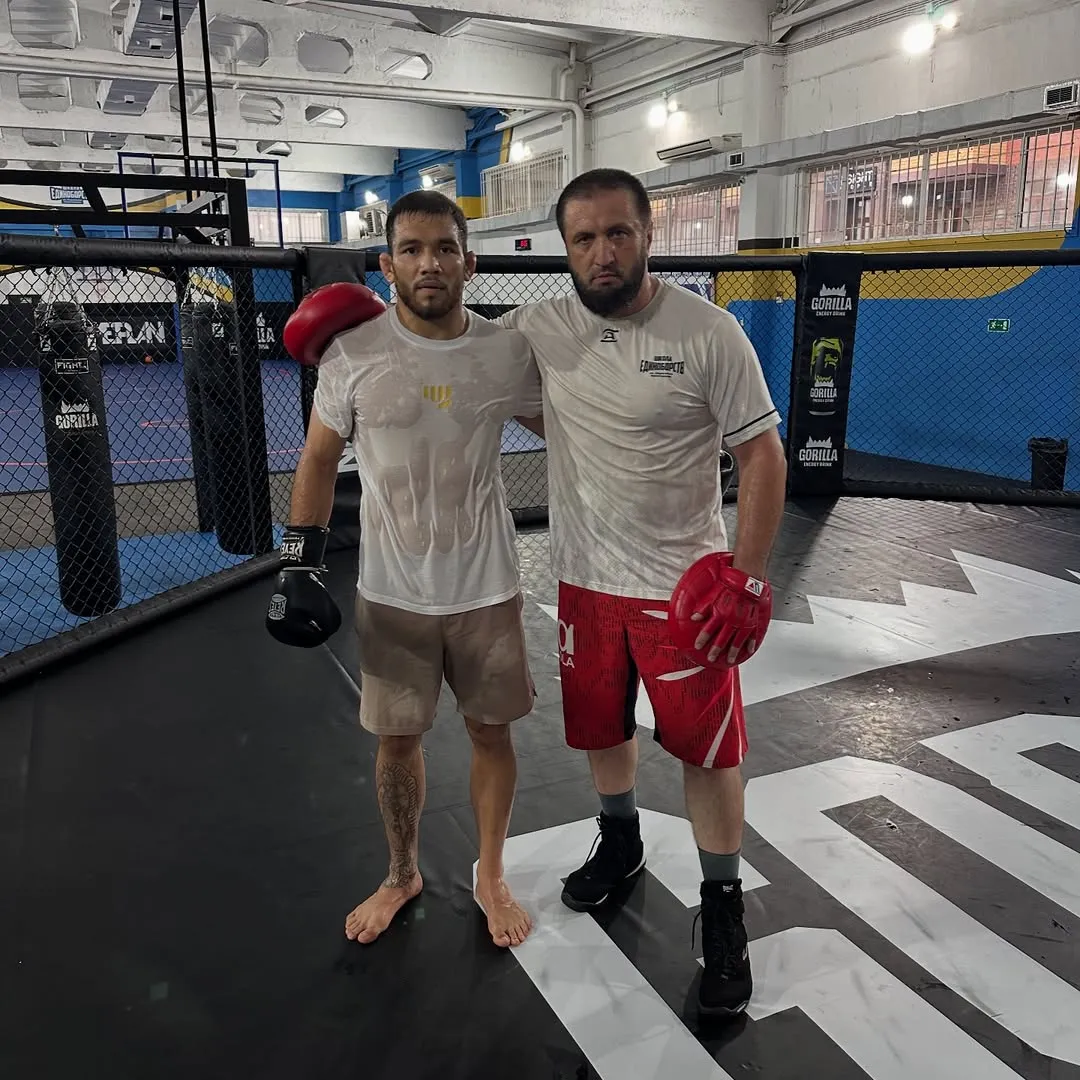 El mexicano compartió a RÉCORD cómo ha sido su experiencia