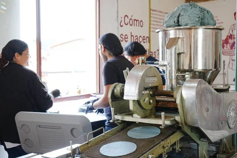 El kilo de tortilla en esta tortillería se ofrece a 22 pesos, por debajo del promedio de la capital/Gobierno de la Ciudad de México