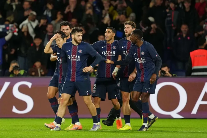 Jugadores de PSG en celebración de gol
