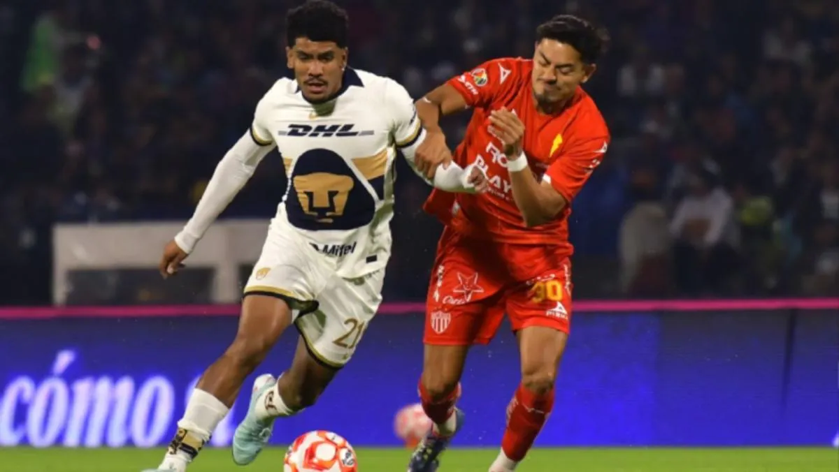 Azuaje jugando con Pumas | MEXSPORT