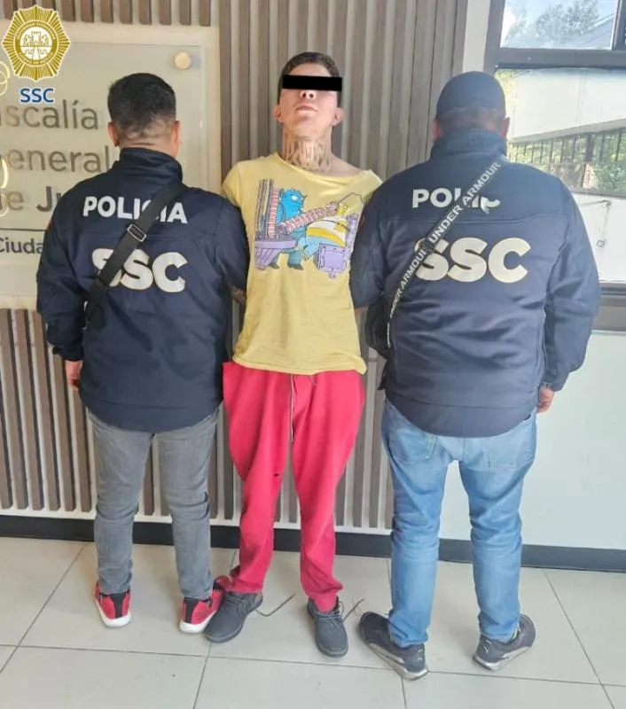 La Policía presentó al supuesto acompañante del sicario / X: @PabloVazC