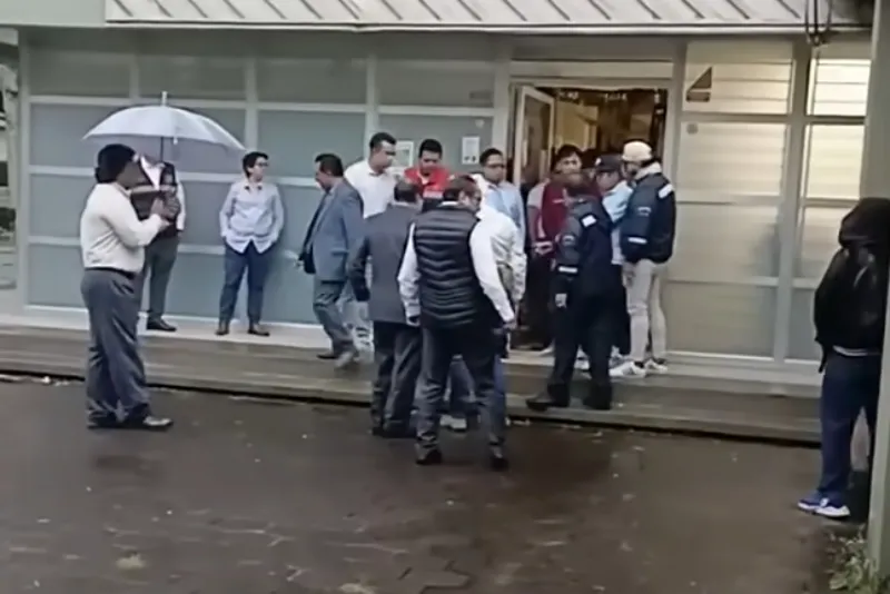 Los detenidos fueron entregados a la policía y siguen bajo investigación / Redes Sociales