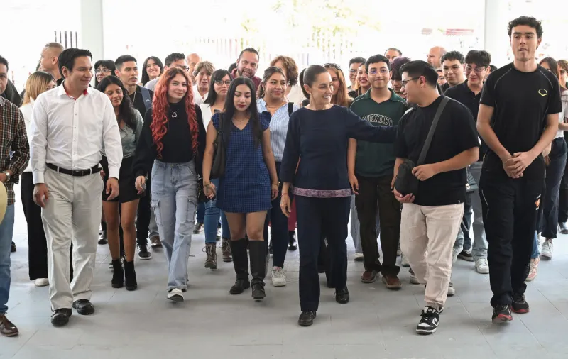 La presidenta Claudia Sheinbaum sufrió un penoso incidente el pasado martes / Redes Sociales