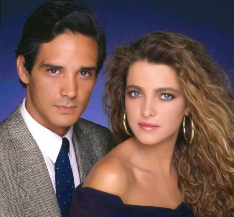 También tuvo un papel de galán en la comedia Pasión y Poder/X