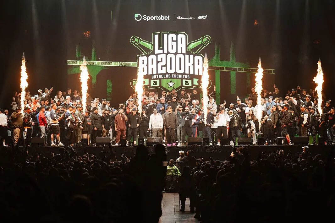 Recordar el pasado de Maradona lo llenó de elogios e insultos / IG: @aczino_oficial