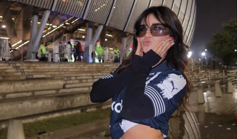 Con playera de Rayados