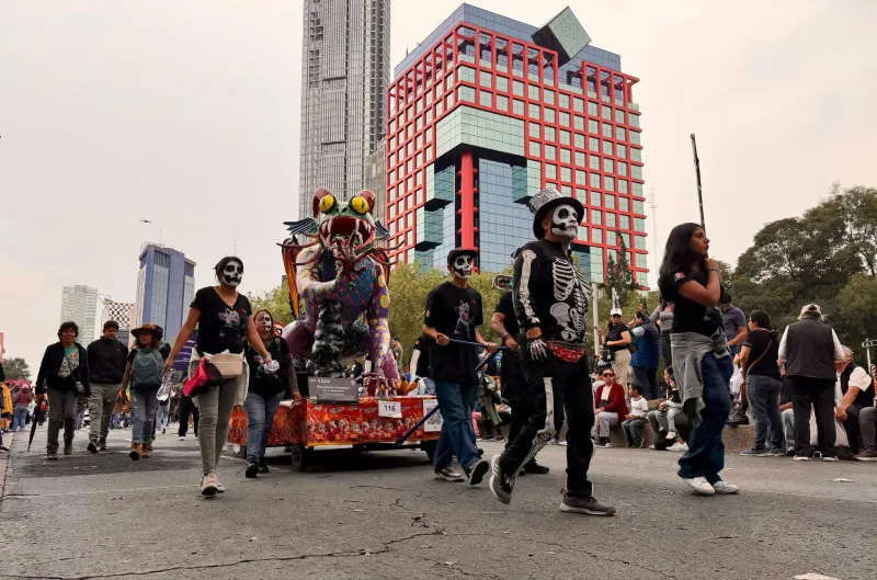 Las figuras estarán unos días sobre las aceras de Paseo de la Reforma / Redes Sociales