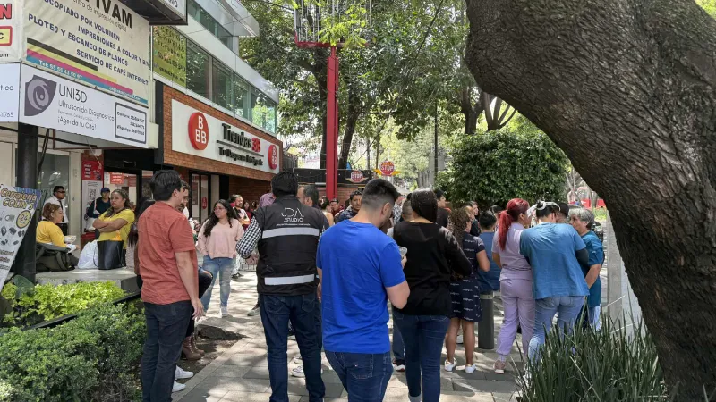 Gracias al celular, muchos se enteraron del momento del simulacro / Especial