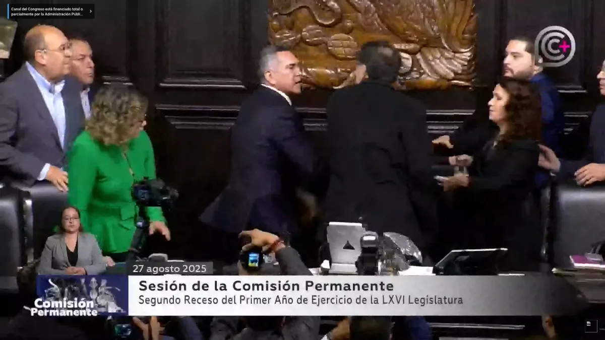 Alito soltó varios golpes sin lograr conectar ninguno / Redes Sociales