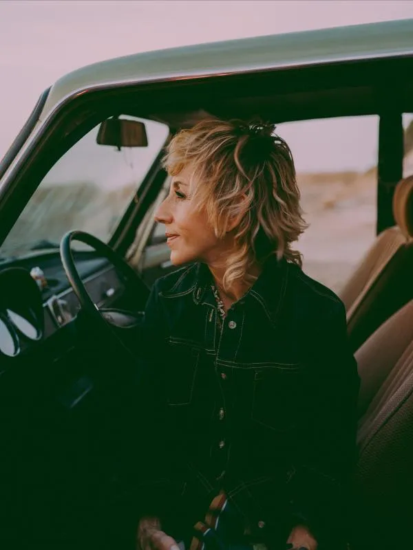 Ana Torroja está presentado su nueva canción 'La Maleta' / FB: @AnaTorrojaOficial